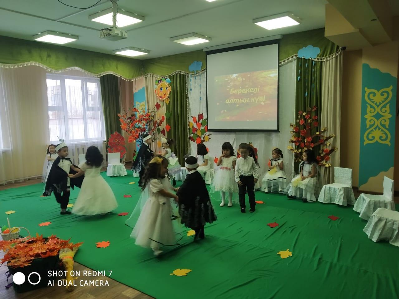 Ересек "Балбөбек" тобы       "Көңілді сауысқан мен күз айлары" күз мерекесіне арналған ертеңгілігі