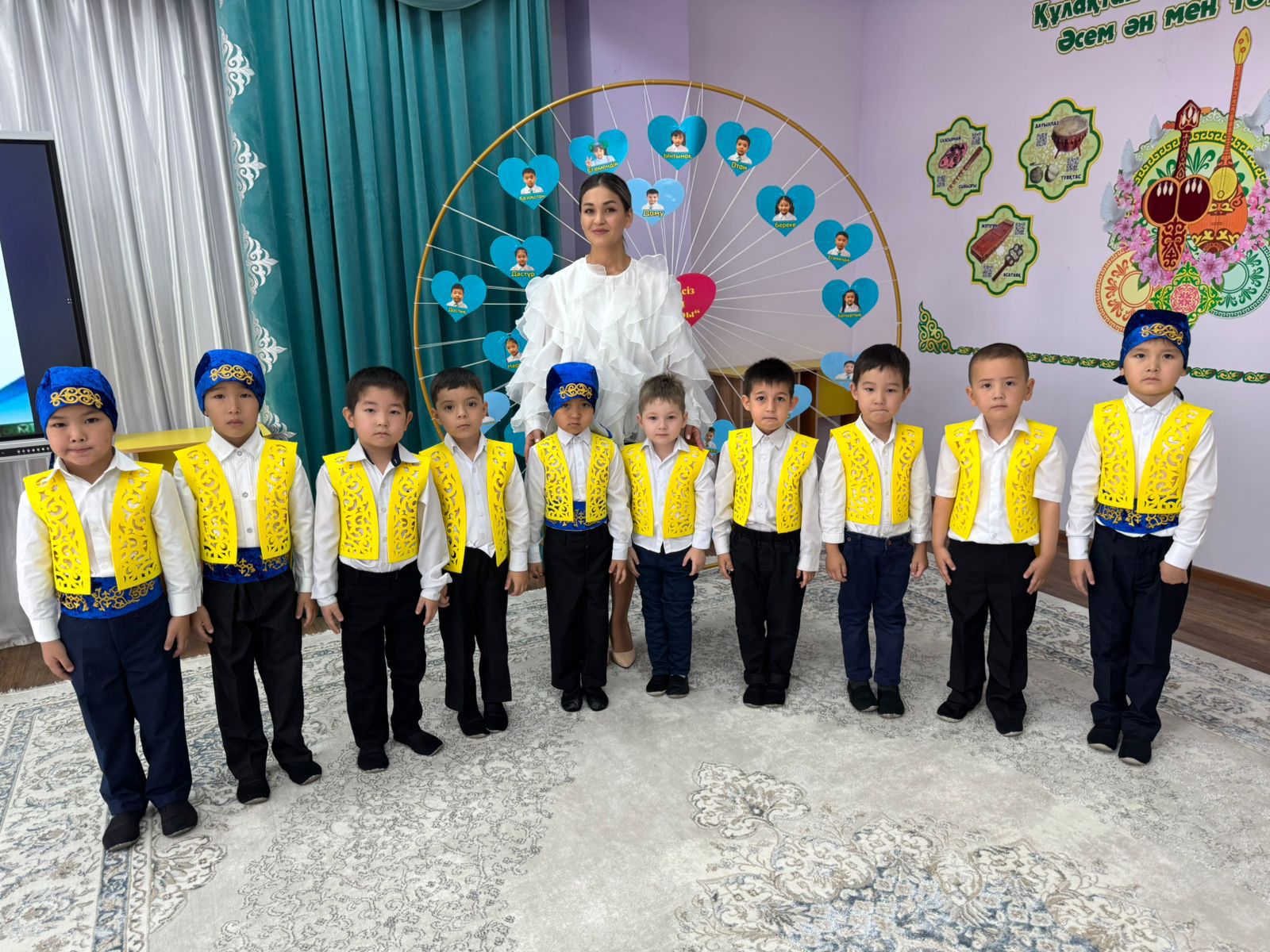 "Тәуелсіз елдің ұланымыз"